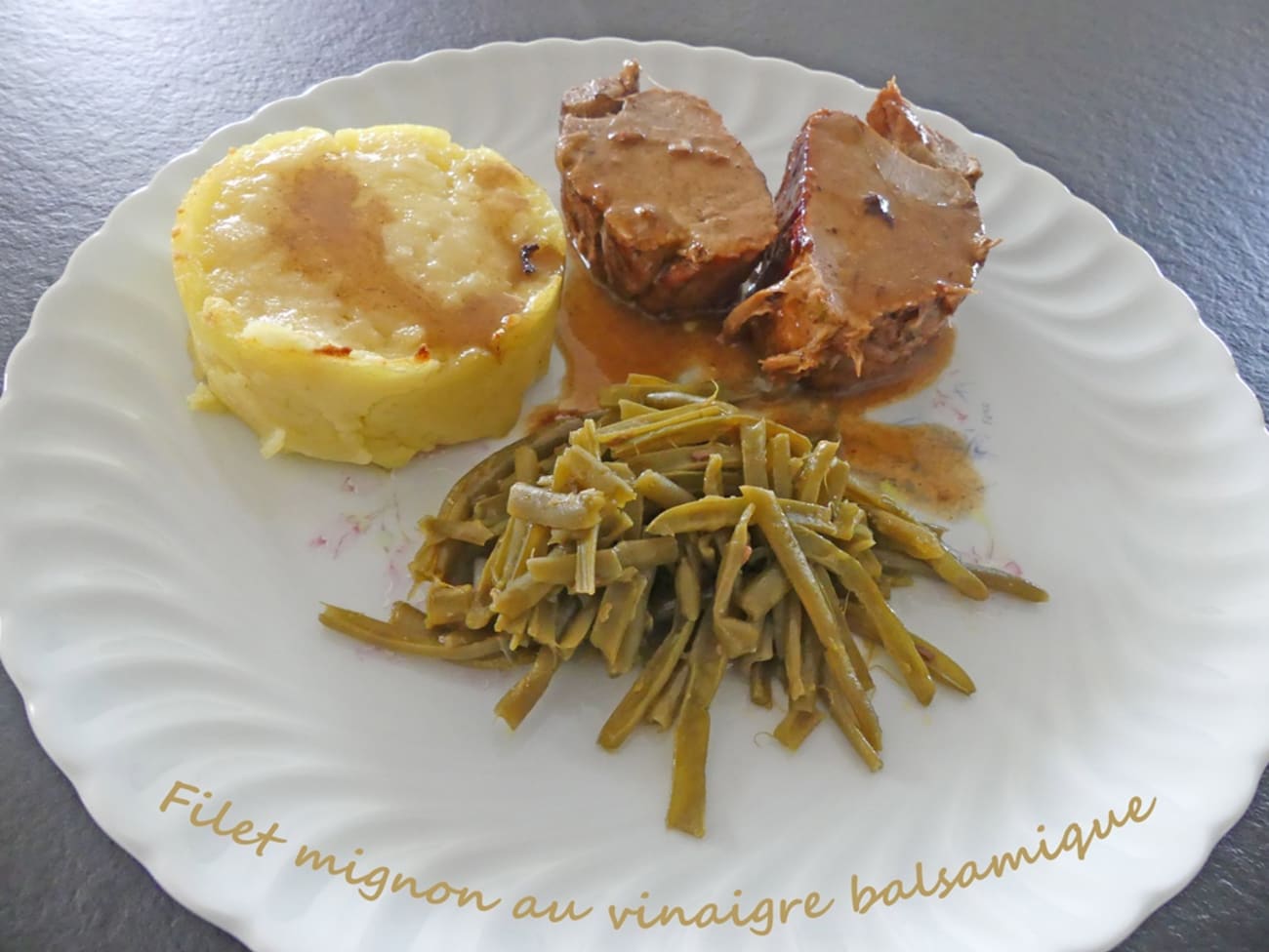 Médaillons de filet mignon de porc au vinaigre balsamique - Recette par ...