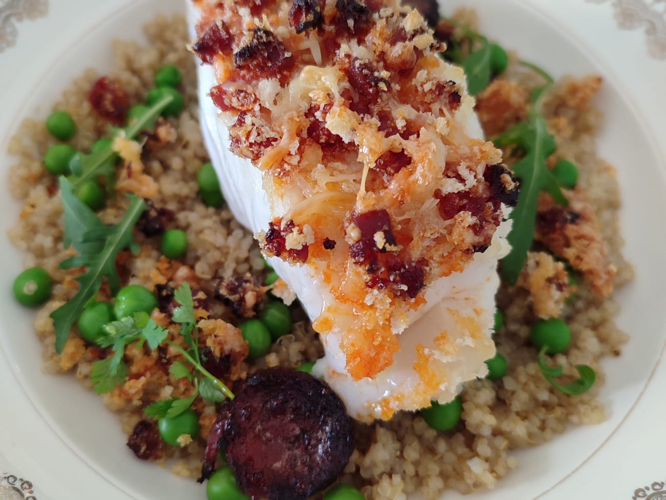 Dos de lingue bleue en crumble de comté et chorizo, une recette