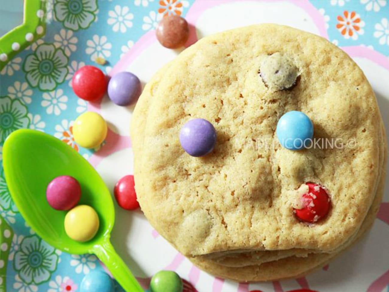 Cookies au beurre de cacahuètes & M&M's® • Recette de Lolo et sa tambouille