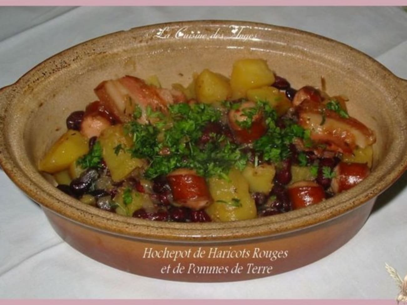Hochepot de Haricots Rouges aux Pommes de Terre, Lardons et Saucisses de Francfort Recette par
