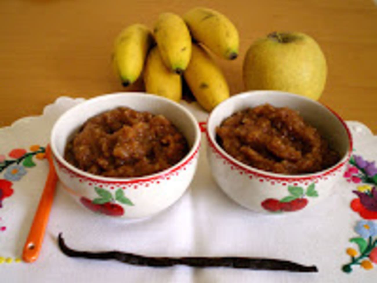 COMPOTE POMMES BANANES A LA VANILLE MOULUE Recette par les mets tissés