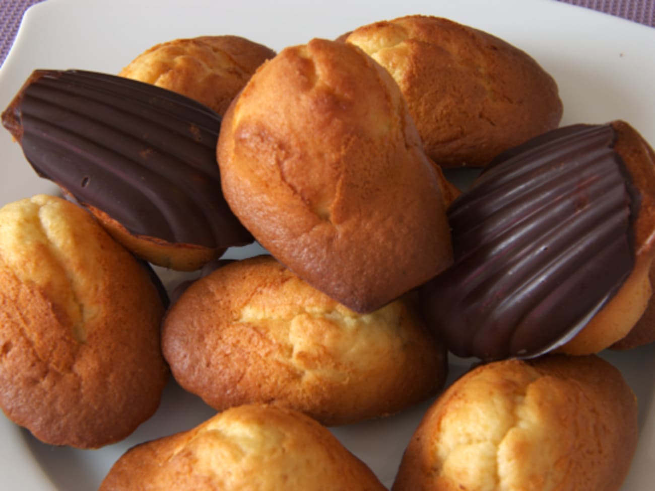 Madeleine aux pépites de chocolat et coque en chocolat - Amandine Cooking