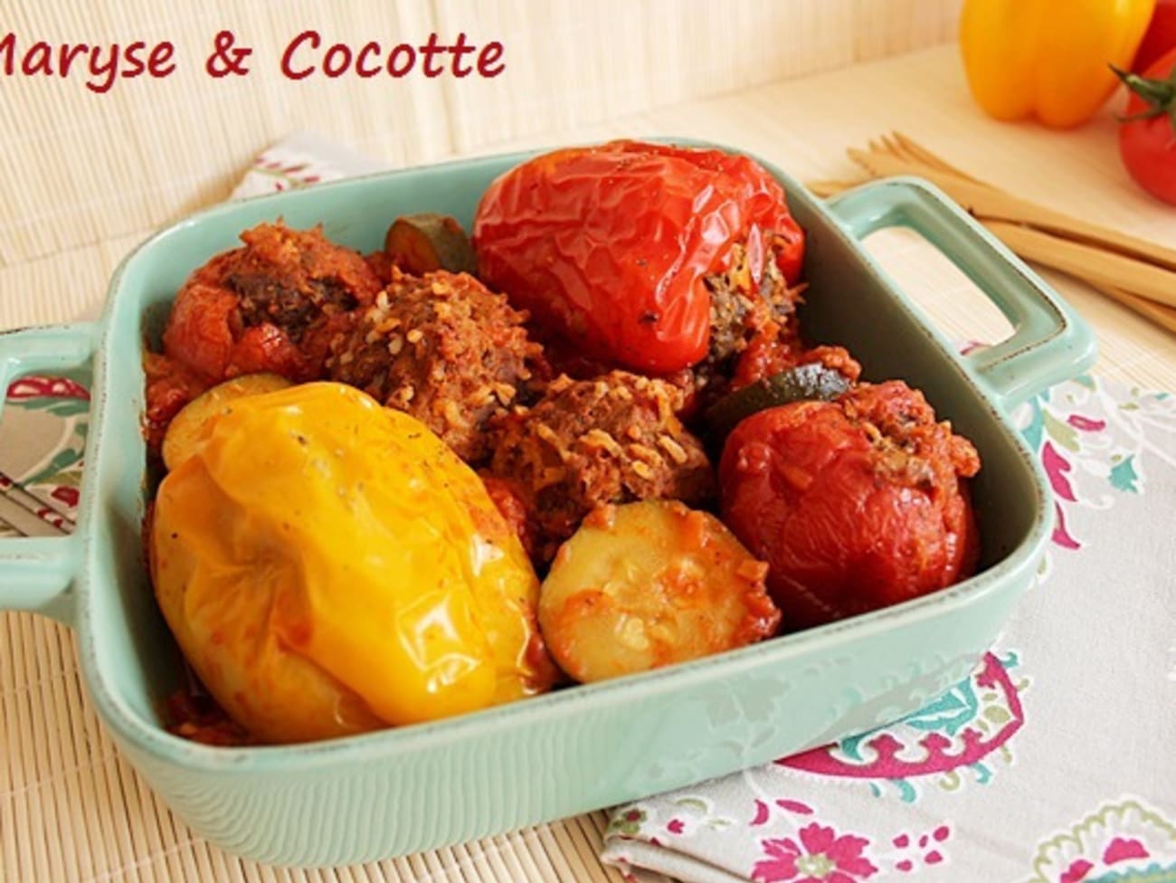 Poivrons et tomates farcies à la viande hachée et riz Recette par Maryse & Cocotte