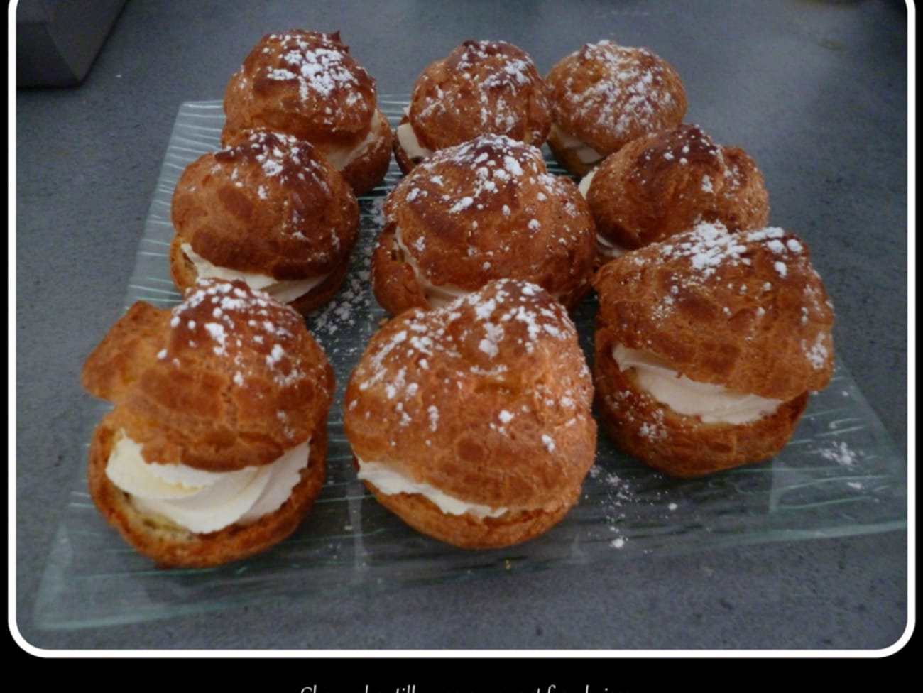 Choux à la chantilly mascarpone et confiture de framboise - Recette par