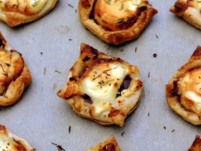 Feuilletés Au Chèvre Miel Et Compotée Doignon Rouge Recette Par Amandine Cooking 