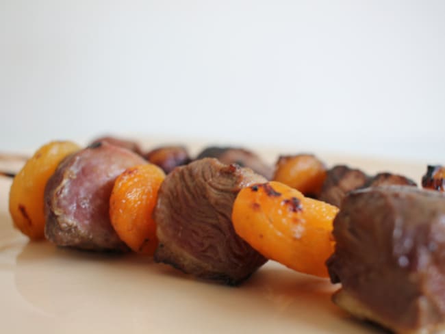 Brochettes magret de canard et abricot sec - Recette par Vite fait