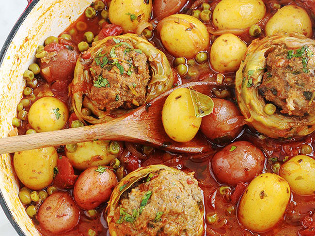 Fonds D Artichauts Farcis Mijotes En Sauce Tomate Pommes De Terre Petits Pois Recette Par Cuisine Culinaire