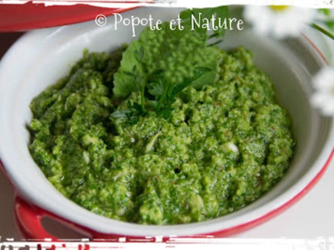 Pesto de fanes de radis aux noisettes