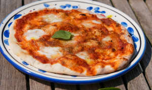 La pizza napolitaine au feu de bois