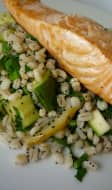 Assiette de saumon et orge perlé