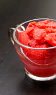 Sorbet fruits rouge dans une tasse