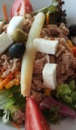 Salade de thon, asperges, olives, tomates.
