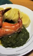 Cuisses de lapin, pommes de terre et légumes verts