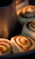 Cinnamon rolls dans un moule