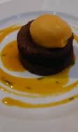 Moelleux au chocolat et coulis de mangue