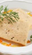 Terrine de farce mousseline de saumon et oeufs de saumon