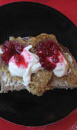 Gammelost crême fraiche et  confiture de Cranberries