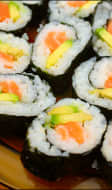 Makis sur une assiette