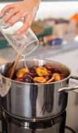 Cuisson de la confiture de prunes