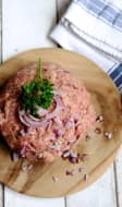 Hachis de viande, oignon et persil