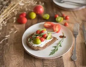 Bowls, salades et tartines : l'art de manger frais en 5 recettes