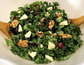 Salade de chou kale fruitée