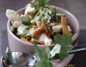 Fricassée de poulet aux girolles et aux herbes