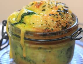 Petit gâteau salé au saumon fumé et épinards