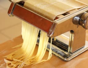 Pâtes fraîches maison pour spaghetti, tagliatelle, ravioli