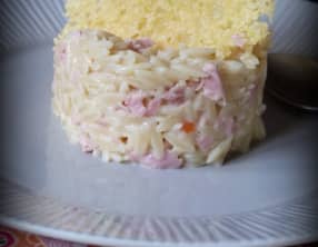 Pâtes "langues d'oiseaux" façon risotto au jambon et chips de gruyère