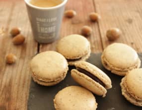Macarons chocolat, coque noisette