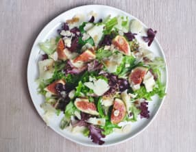 Salade aux figues et cantal