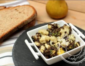 Salade de lentilles beluga, avocat, poire et feta