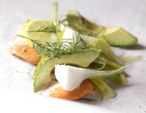 Noix de St-Jacques poireaux et avocats en papillotes