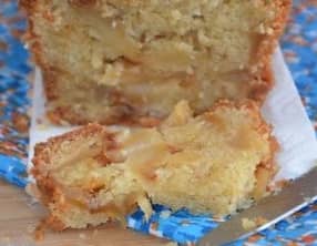 Gâteau aux pommes caramélisées et amandes