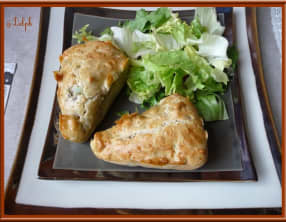 Cake au brie, persil et noix