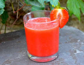 Jus fraises framboises ananas