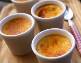 Crèmes aux oeufs à la vanille et au caramel maison