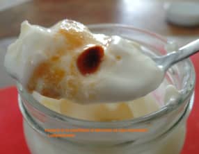 Yaourt à la confiture d'Abricots et aux Amandes