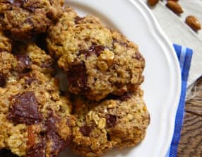 Cookies vegan aux flocons d'avoine, chocolat noir et amande