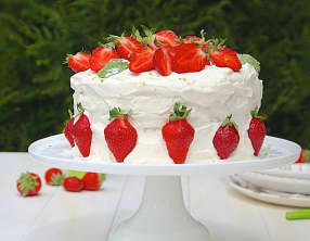 Layer cake aux fraises, chantilly au citron