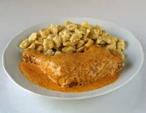 Poulet rôti, sauce aux noix