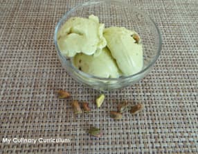 Glace à la pistache à la turbine ou sorbetière