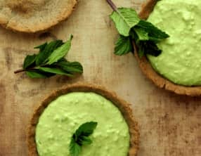 Tartelette à la mousse de petits pois, chèvre et menthe
