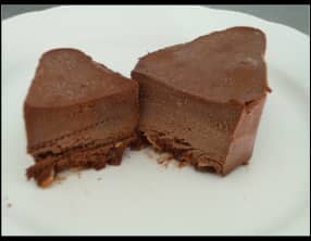 Mousse au chocolat glacée aux amandes caramélisées