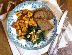 Tempeh tandoori vegan et épinards