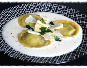 Ravioles aux champignons, crème au parmesan