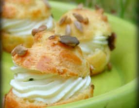 Petits choux salés aux graines et chèvre