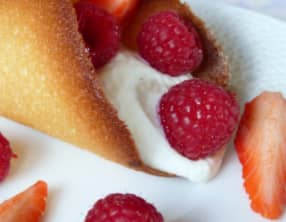 Cornet de crème de petits suisses et fruits rouges