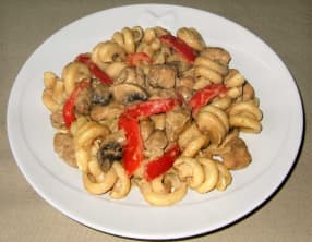 Pâtes au poulet sauce cacahuète